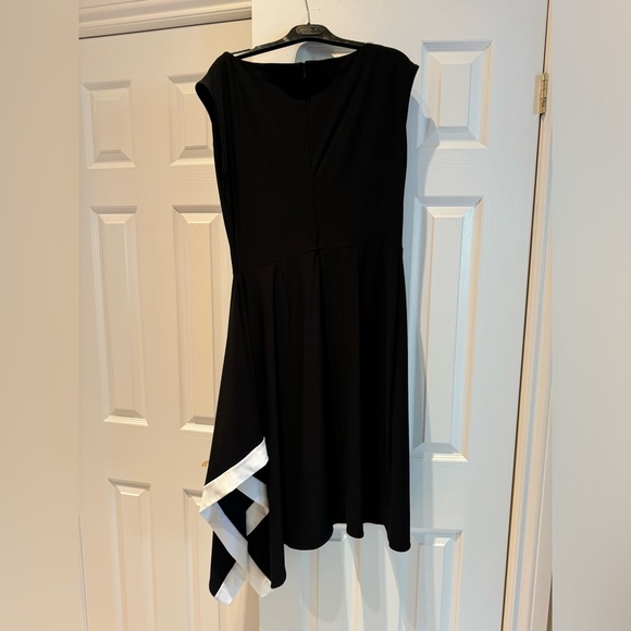 Fredas’s black jersey cocktail gown in a M -New With Tags. - Picture 2 of 4